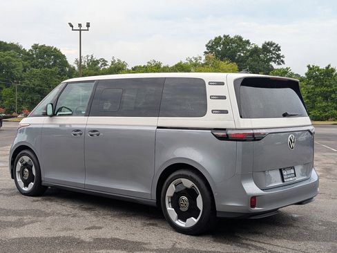Used 2025 Volkswagen ID. Buzz Pro S Plus RWD image 7