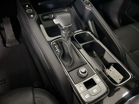 Used 2022 Kia Telluride EX w/ EX Premium Package image 16