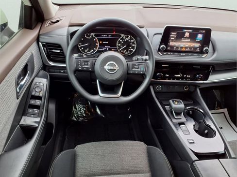 Used 2023 Nissan Rogue SV FWD image 9