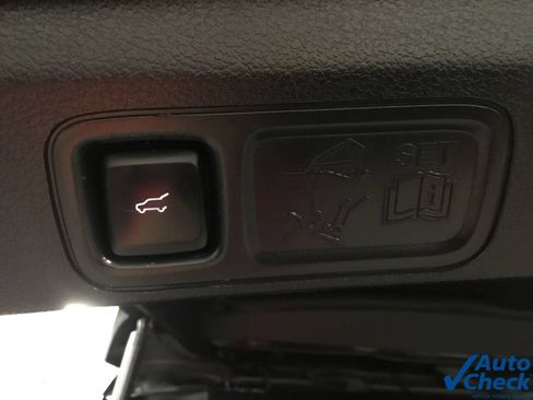 Used 2019 Lincoln Navigator Select w/ Technology Package AWD/4WD image 18