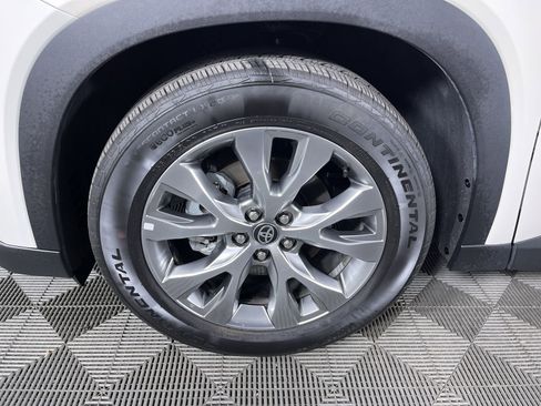 Used 2024 Toyota Grand Highlander AWD image 27