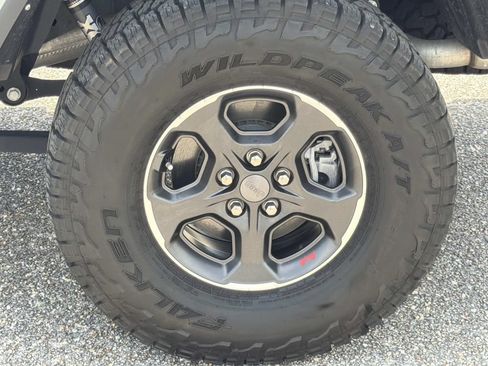 Used 2023 Jeep Gladiator Rubicon w/ LED Lighting Group AWD/4WD image 10