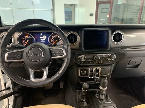 Used 2021 Jeep Wrangler Unlimited Sahara AWD/4WD image 9