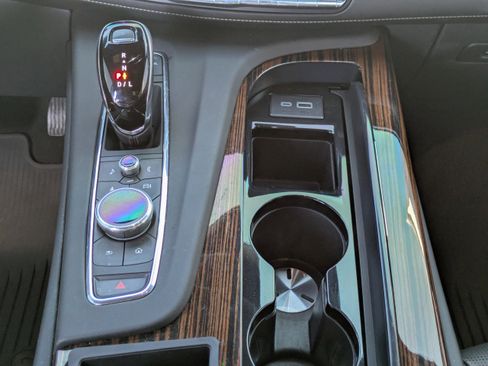 Used 2024 Cadillac Escalade Premium Luxury image 18