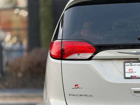 Used 2017 Chrysler Pacifica Limited w/ Advanced Safetytec Group image 15