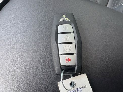 New 2025 Mitsubishi Outlander SE image 39