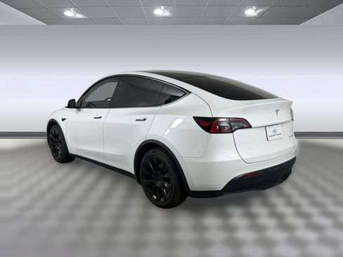 Used 2023 Tesla Model Y Long Range image 3