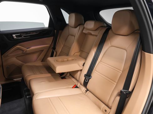 Certified 2019 Porsche Cayenne E-Hybrid AWD/4WD image 42