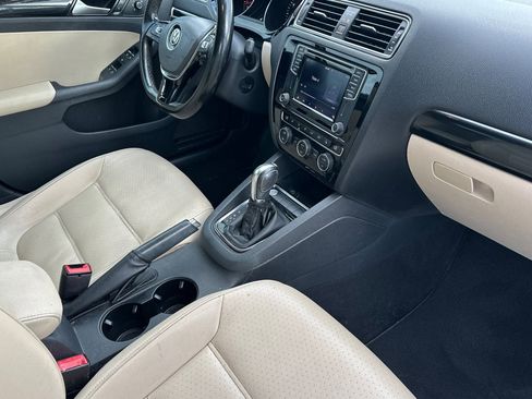 Used 2017 Volkswagen Jetta SEL image 18