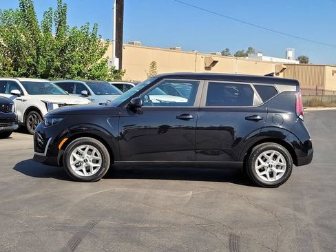 Certified 2025 Kia Soul LX w/ LX Technology Package FWD image 9