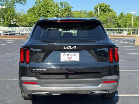 Used 2025 Kia Sorento S w/ Panoramic Sunroof Package FWD image 5