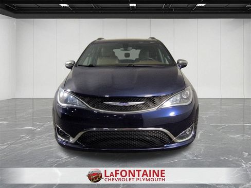 Used 2020 Chrysler Pacifica Limited image 3