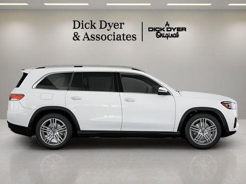 Used 2025 Mercedes-Benz GLS 450 4MATIC image 5