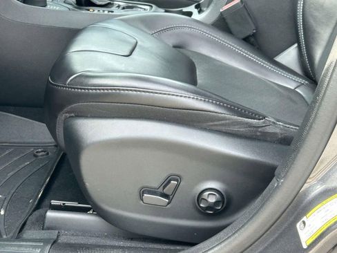 Used 2019 Jeep Cherokee Latitude Plus w/ Comfort/Convenience Group image 20