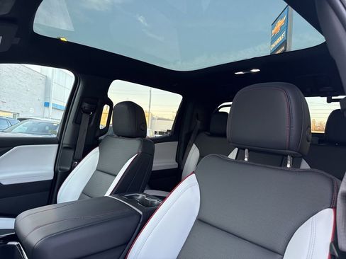 Used 2025 Chevrolet Silverado EV RST AWD/4WD image 25