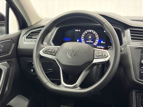 Used 2023 Volkswagen Tiguan SE AWD/4WD image 19