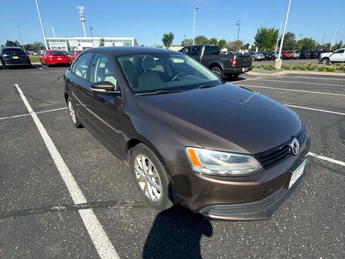 Used 2011 Volkswagen Jetta SE FWD image 1