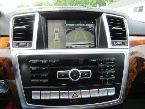 Used 2015 Mercedes-Benz GL 550 4MATIC image 30