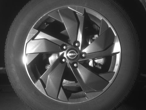 Used 2025 Nissan Rogue SV image 13