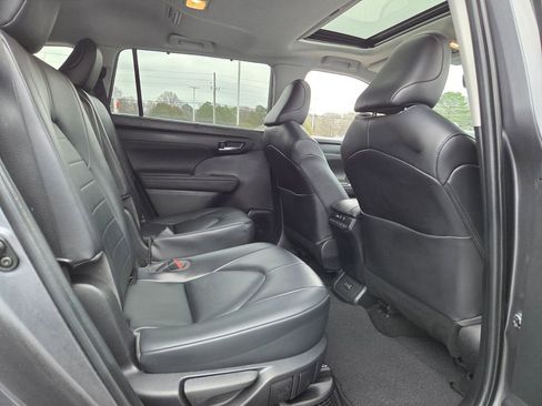 Certified 2023 Toyota Highlander XLE image 15