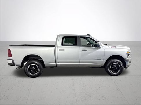 New 2026 RAM 2500 Laramie AWD/4WD image 5