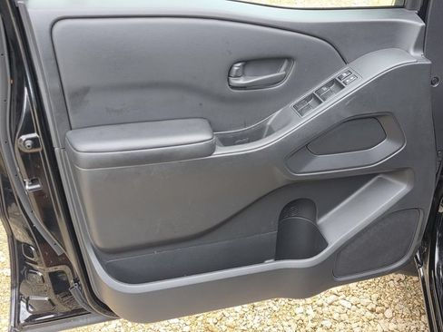 Used 2025 Nissan Frontier S RWD image 25
