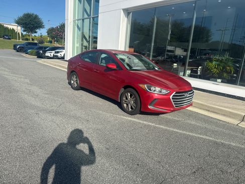 Used 2017 Hyundai Elantra SE FWD image 18