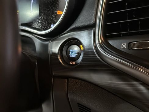 Used 2019 Jeep Grand Cherokee Laredo AWD/4WD image 21