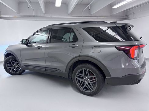 Used 2025 Ford Explorer ST AWD/4WD image 7