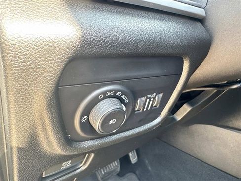 Used 2022 Jeep Grand Cherokee L Limited image 31