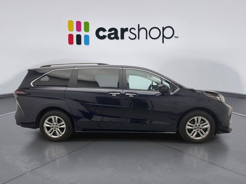 Used 2025 Toyota Sienna XLE AWD/4WD image 6