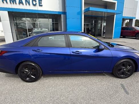 Used 2023 Hyundai Elantra SEL image 3