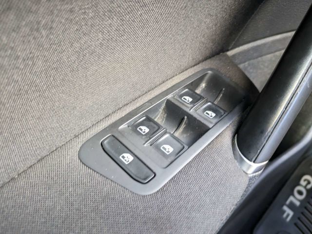 Used 2019 Volkswagen Golf S FWD image 20