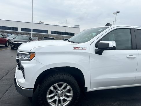 Used 2022 Chevrolet Silverado 1500 LT AWD/4WD image 4