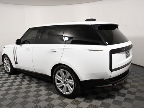 Used 2023 Land Rover Range Rover SE image 3