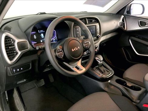 Certified 2025 Kia Soul LX w/ LX Technology Package FWD image 14