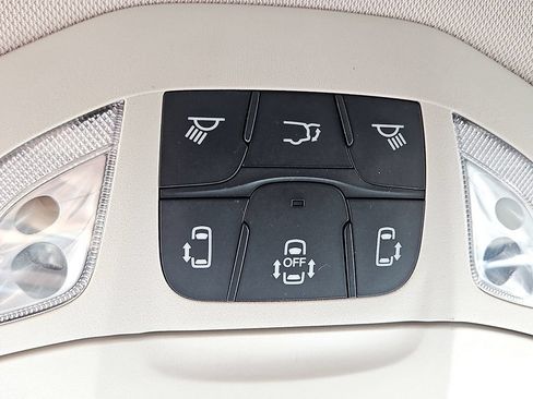 Used 2024 Chrysler Pacifica Touring-L FWD image 20