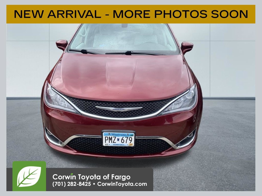 Used 2017 Chrysler Pacifica Touring-L FWD 360° Tour