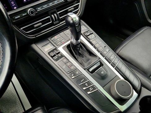 Used 2020 Porsche Macan image 17