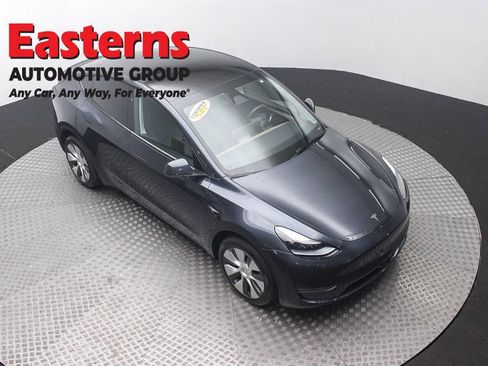 Used 2024 Tesla Model Y Long Range AWD/4WD image 3