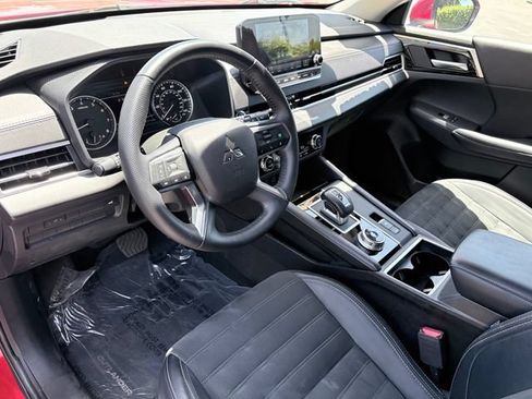 Used 2024 Mitsubishi Outlander SE FWD image 7