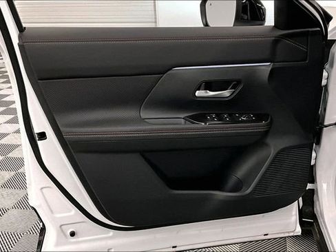New 2026 Nissan Kicks SR w/ SR Premium Package FWD image 28