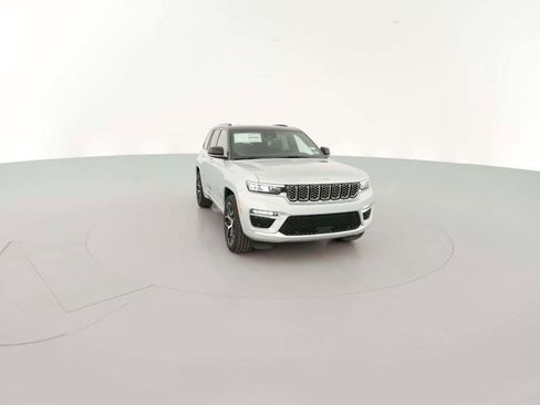 New 2025 Jeep Grand Cherokee Summit image 17