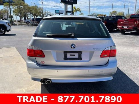 Used 2010 BMW 535i xDrive Wagon AWD/4WD image 6