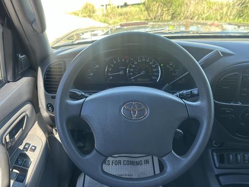 Used 2005 Toyota Sequoia SR5 image 17