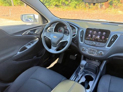 Used 2025 Chevrolet Malibu LT FWD image 18