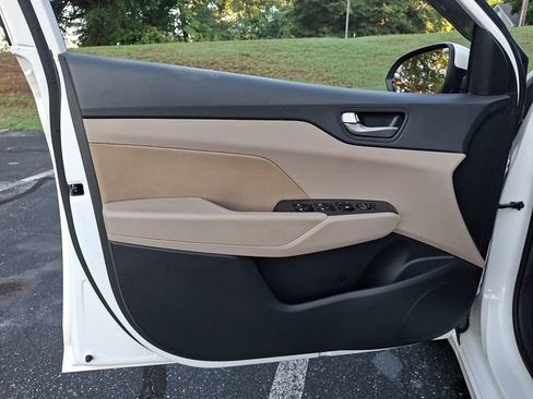 Used 2018 Hyundai Accent SE FWD image 12