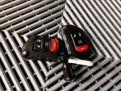 Used 2025 Jeep Wrangler Unlimited Sahara AWD/4WD image 12