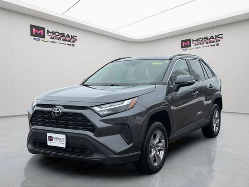 Used 2025 Toyota RAV4 XLE image 3