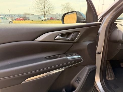 Used 2024 Chevrolet Traverse LT image 10